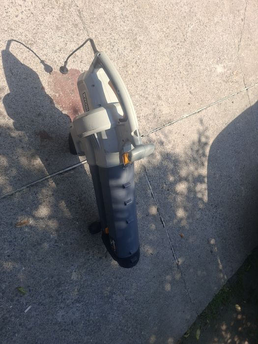 Suflanta telescopica marca RYOBI