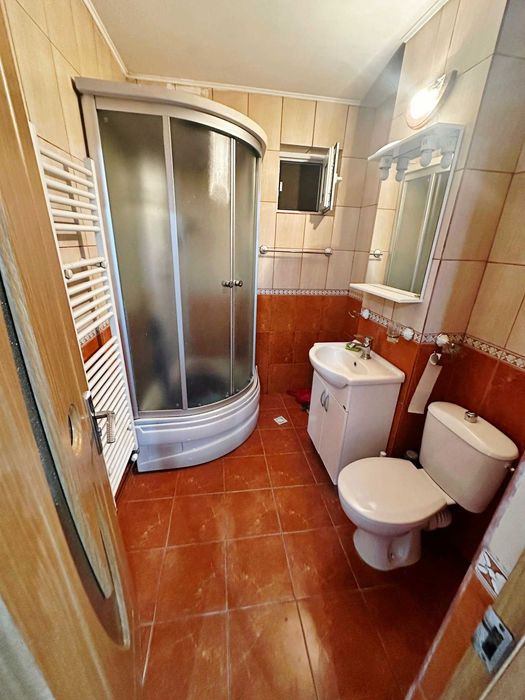 De vanzare apartament 2 camere,  decomandat, zona 8 Mai, Tg-Jiu