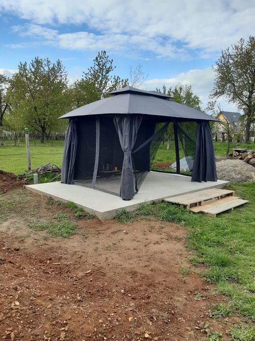 Cort pavilion gradina