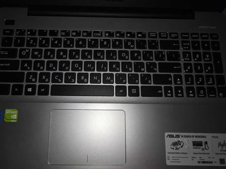 Лаптоп Asus F555L