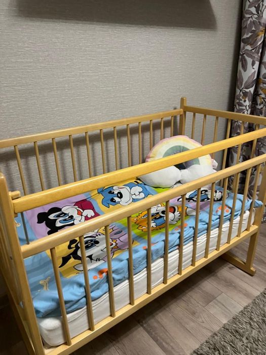 Детская кроватка,матрас