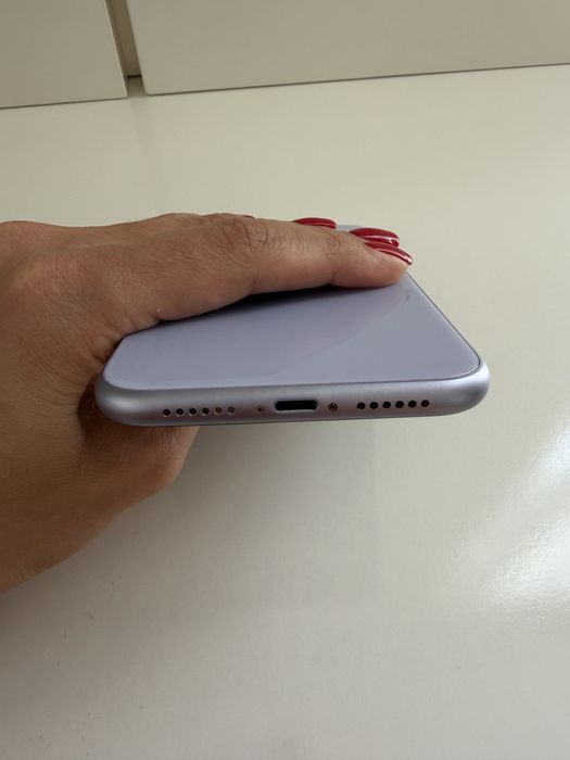 Iphone 11 64 GB много запазен