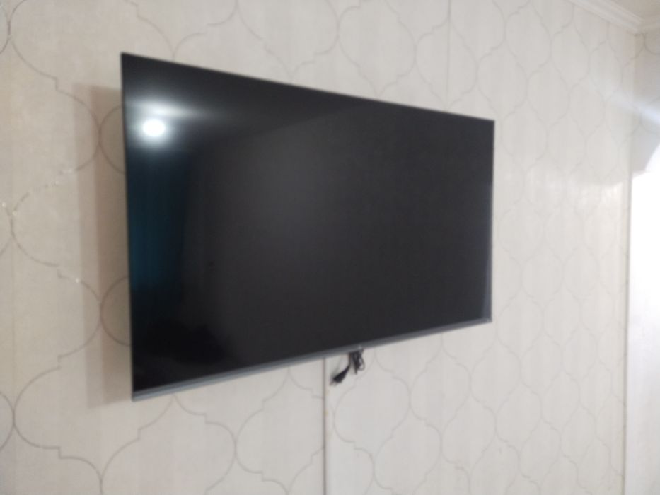 Продам смарт ТВ. покупали год назад диоганал не помню 100 с чем-то