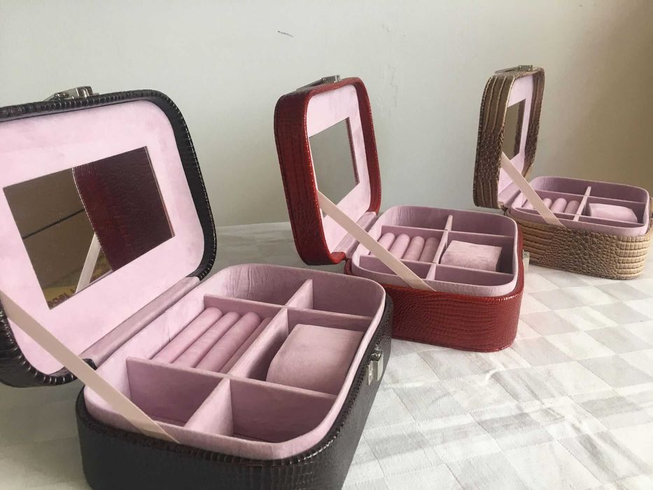 Cutie Bijuterii și Ceasuri Piele – cadou ideal. SIGILAT!