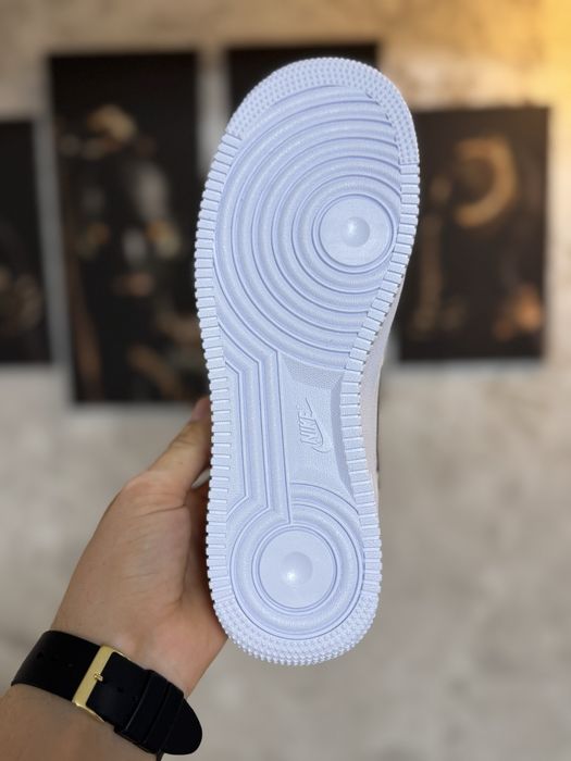 Adidasi Barbati Nike Air Force 1 Alb & Visiniu!