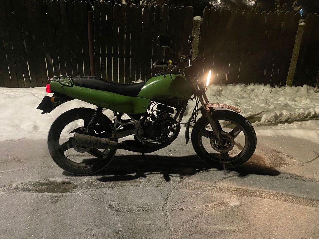 Vând motocicleta