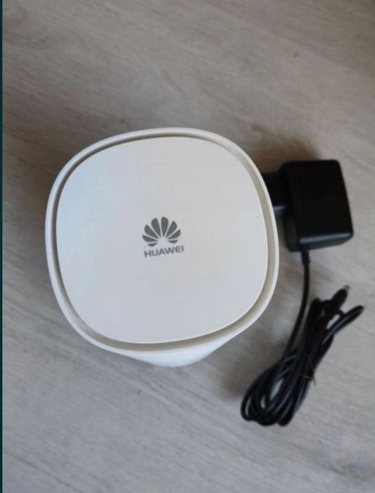 Router Huawei Gigacube B528S-23a LTE 4G Cat.6 Wi Fi 300Mbs Sim-decodat
