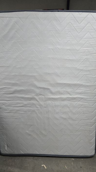 Продавам еднолицев матрак 144/190 и 140/190