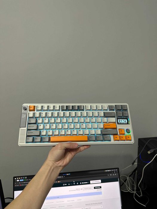 Epomaker RT85 - Беспроводная механическая клавиатура с дисплеем