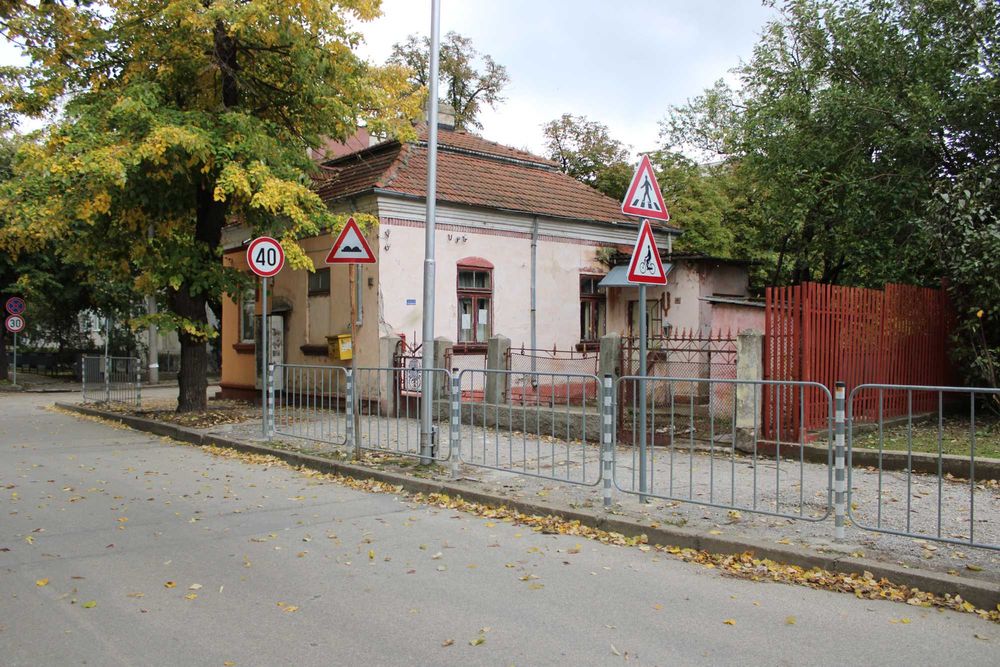 Продава жилищна сграда с магазин в Силистра