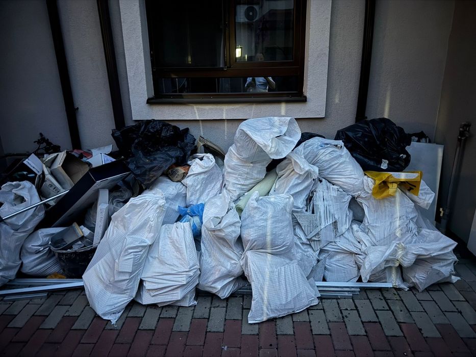 Ridic saci cu moloz din constructii