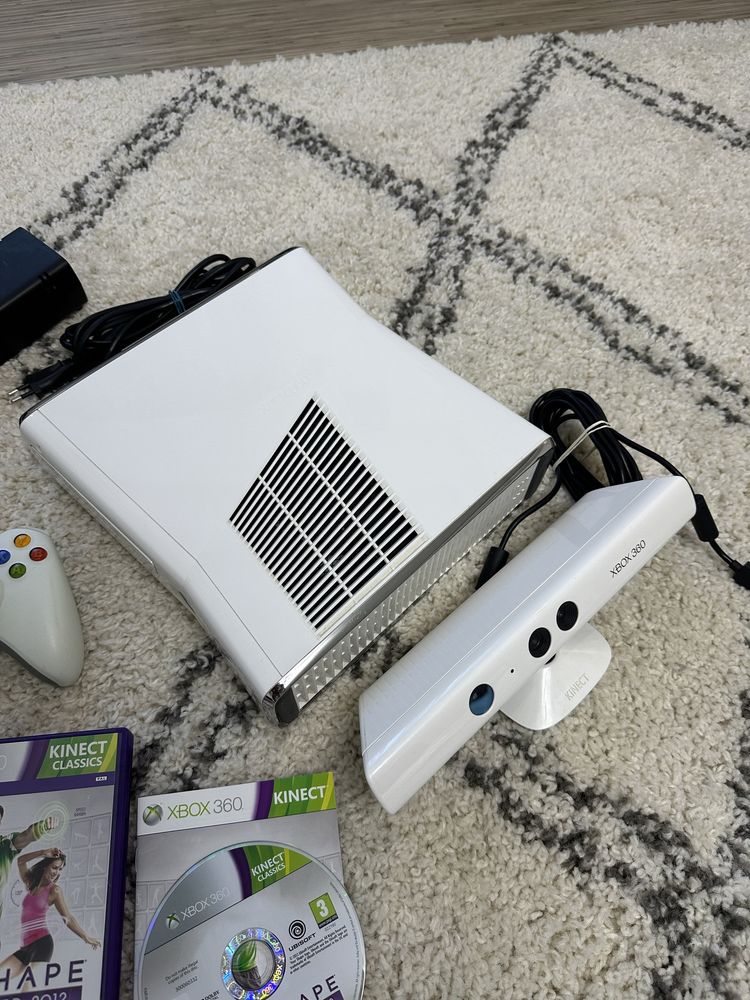 Xbox 360 alb - impecabil + controller si kinect