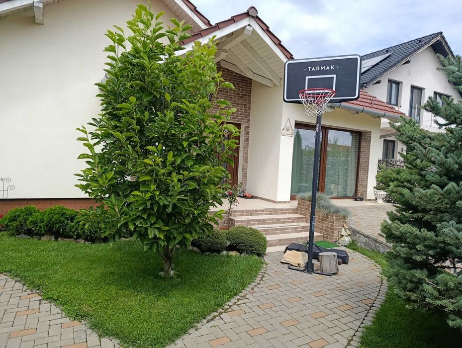 Casa de vânzare !!!