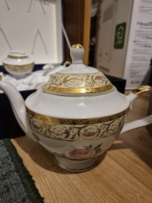 Нов автентичен порцеланов сервиз