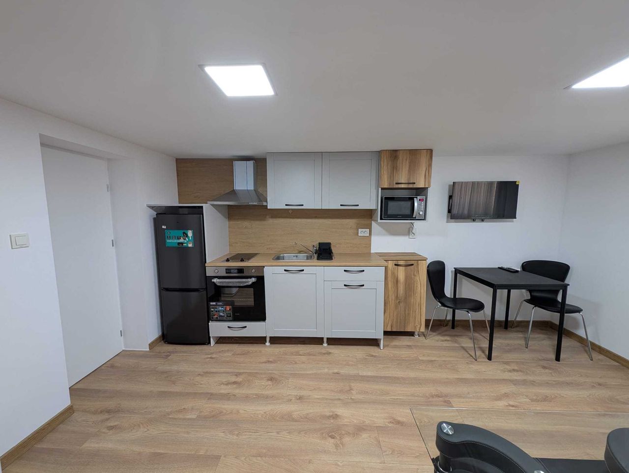 Дава се под наем Едностаен апартамент в Варна, Център - 30 кв.м за 350 € - Снимка #3