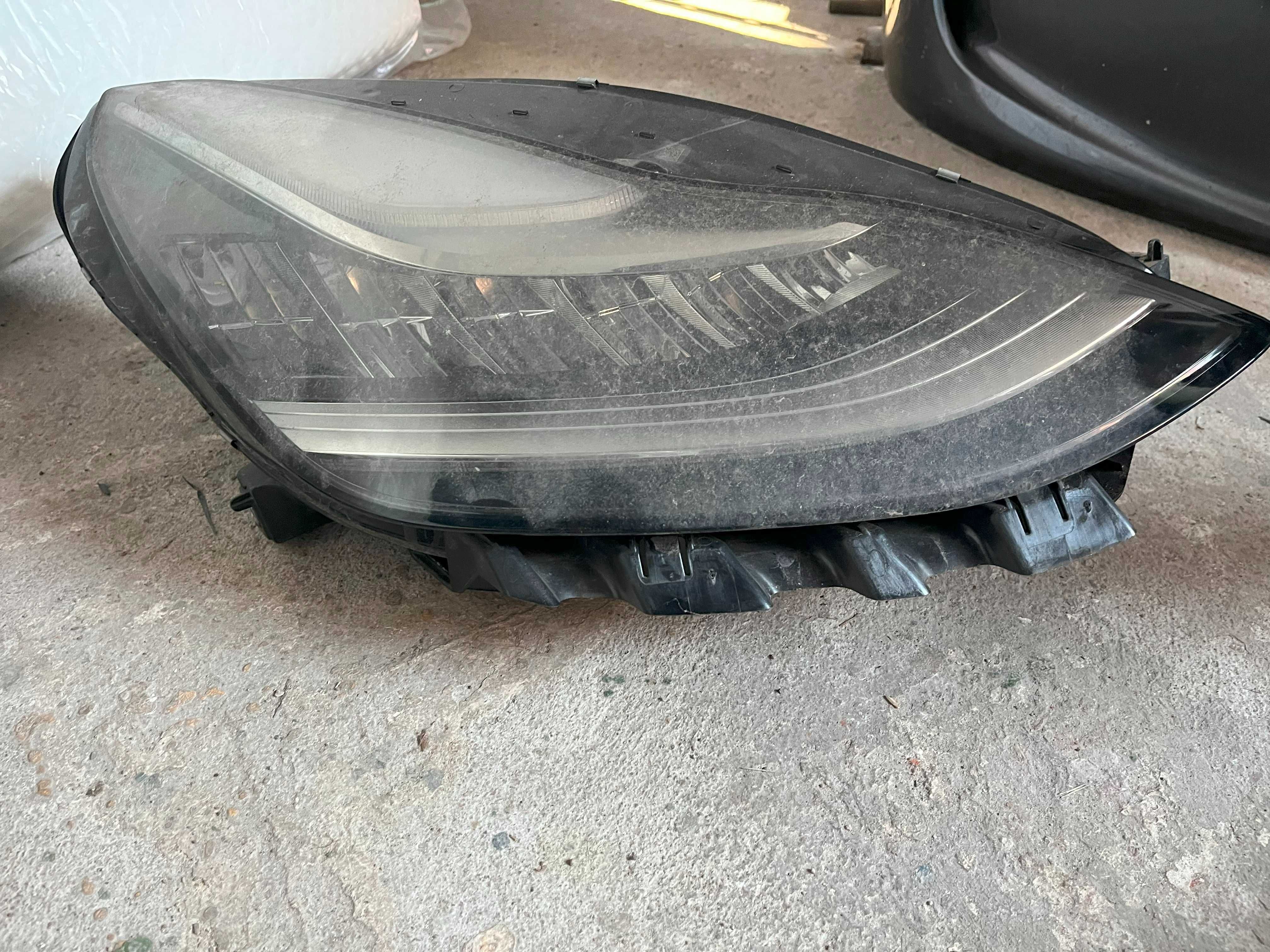 Tesla тесла фар десен led, добро състояние