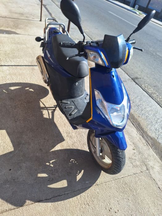 Vând urgent scuter 49 2t