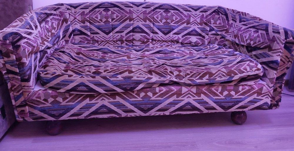 Продам диванчик в отличном состоянии