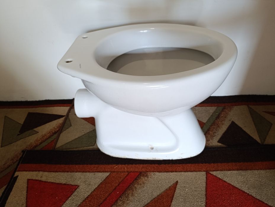 Продавам моноблок тоалетна + умивалник