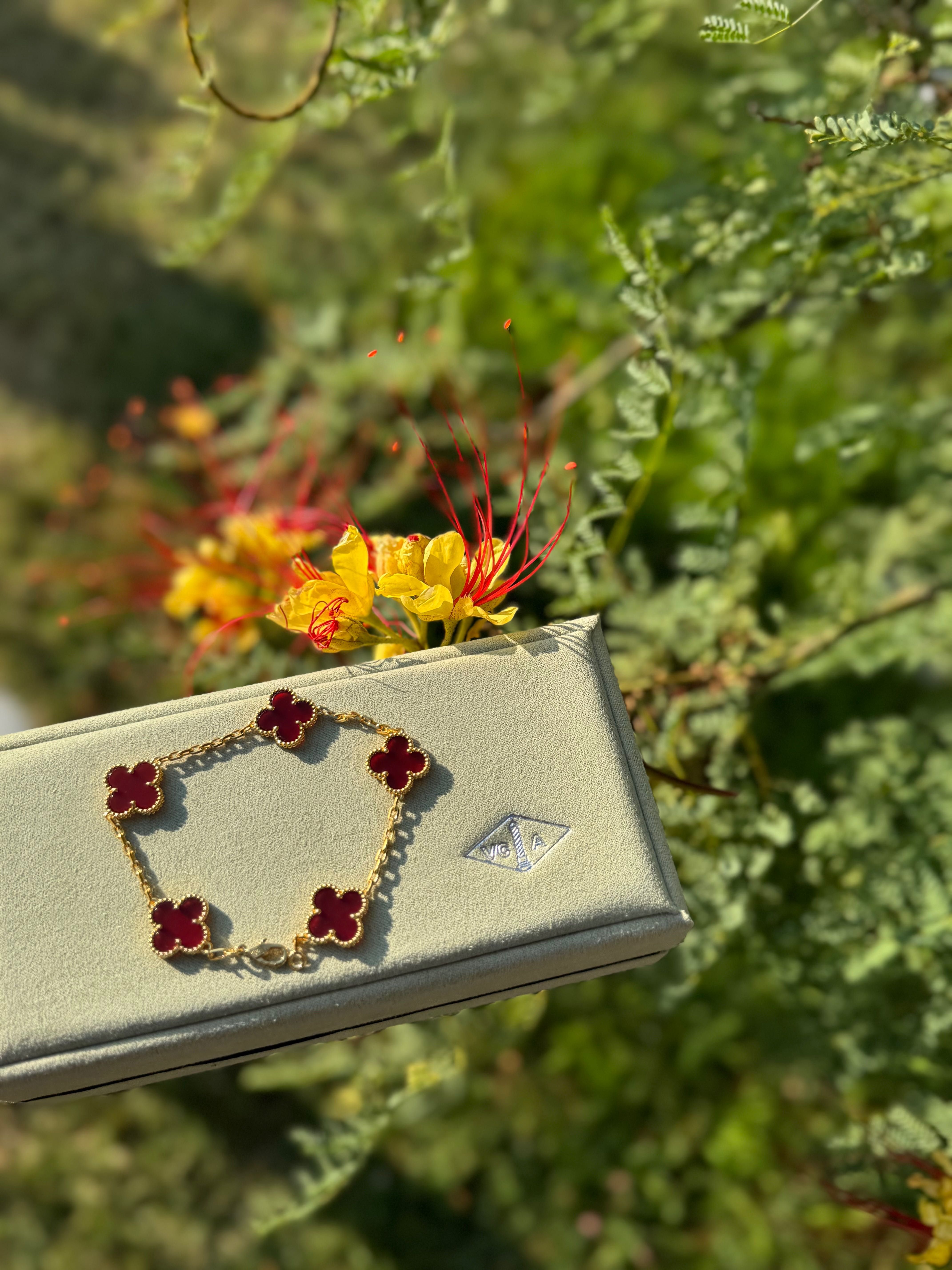 Гривни Van Cleef&Arpels