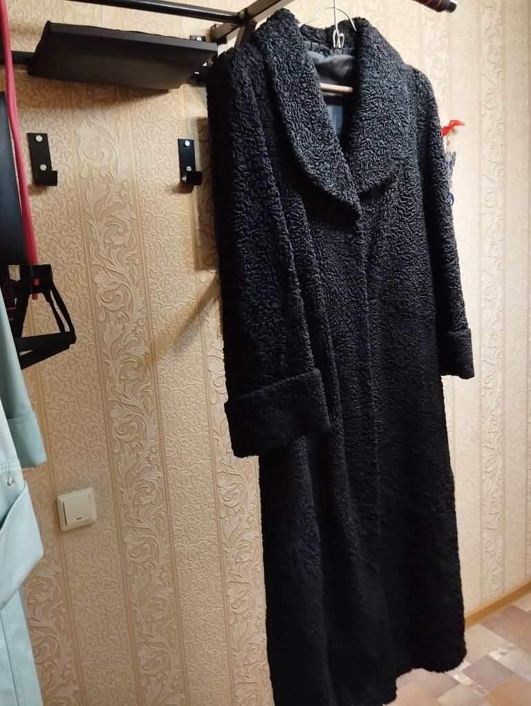 Продам шубу из каракуля 52 рр