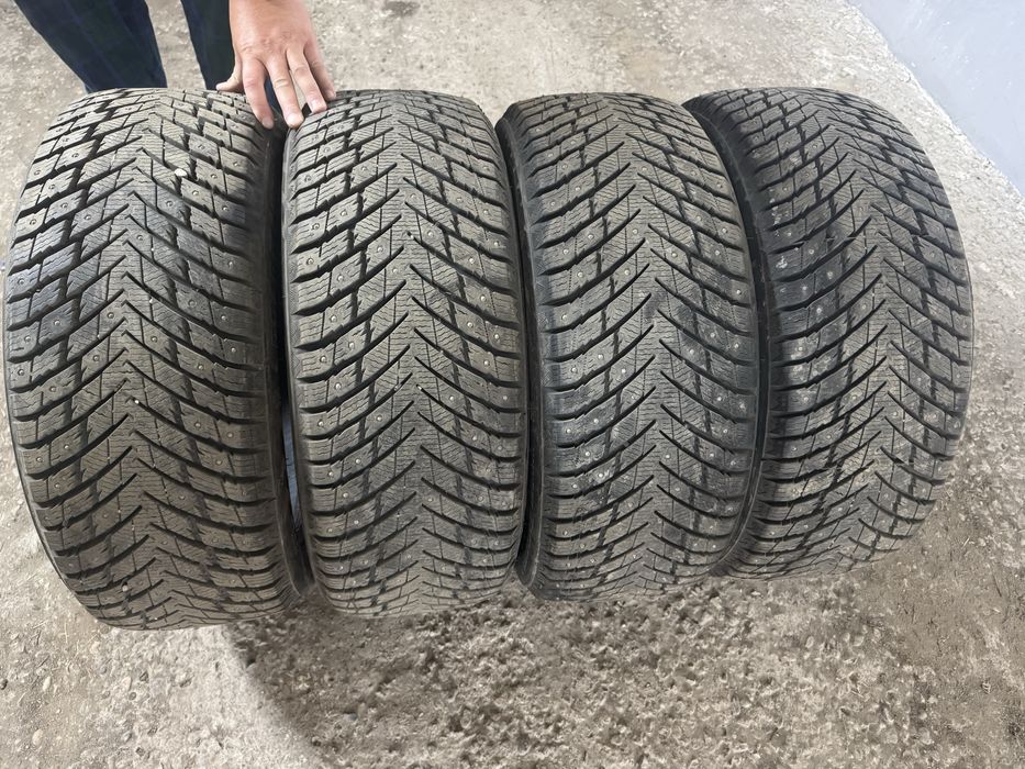 Продам шины 235/50 R19