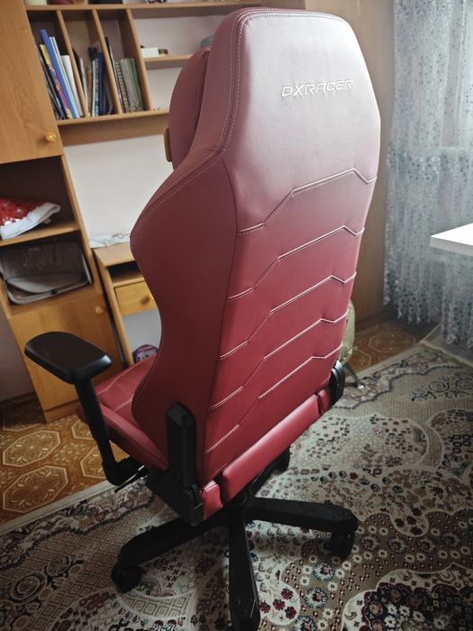 Продается игровое кресло DXRACER