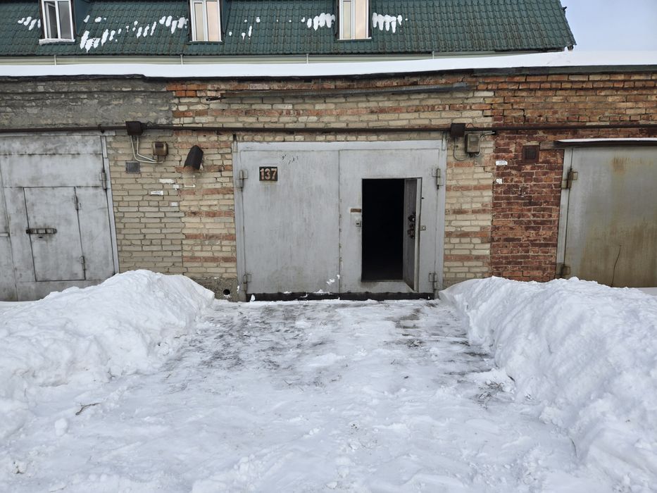Гараж аренда.

 6х4. Высота ворот 2м. Сухой. 

Район ул.Абая. Переезд.