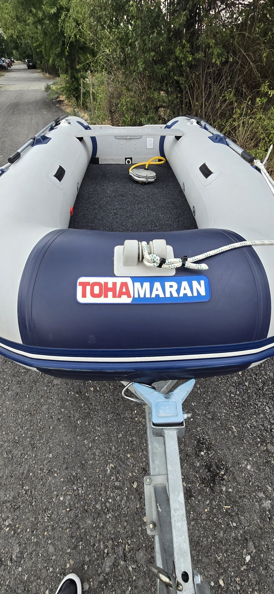 Лодка TOHAMARAN с колесар