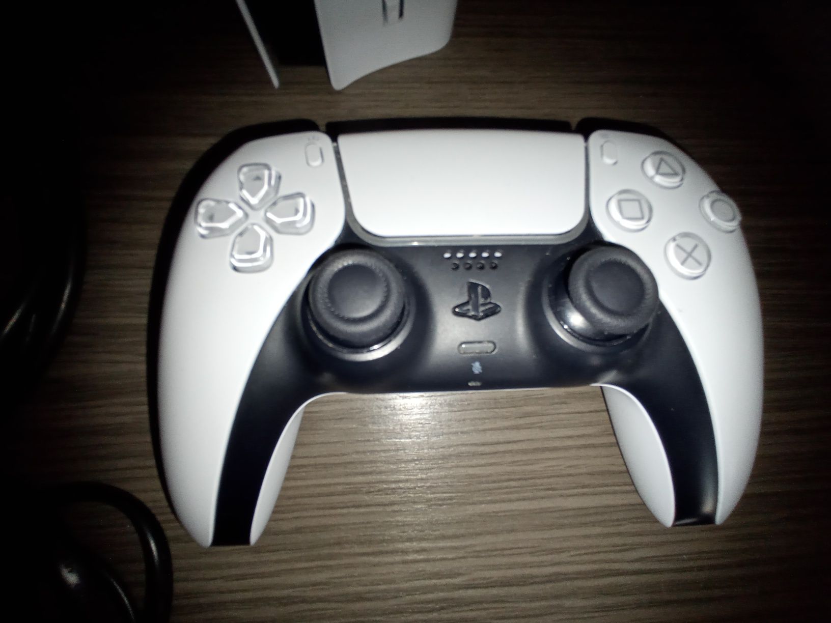 Продавам PS 5 в много добро състояние
