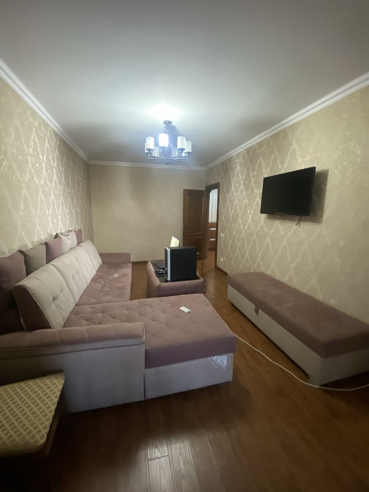 Своя квартира Продается 4-комнатная с мебелью. ЭкоБозор Буз-2 25 дом