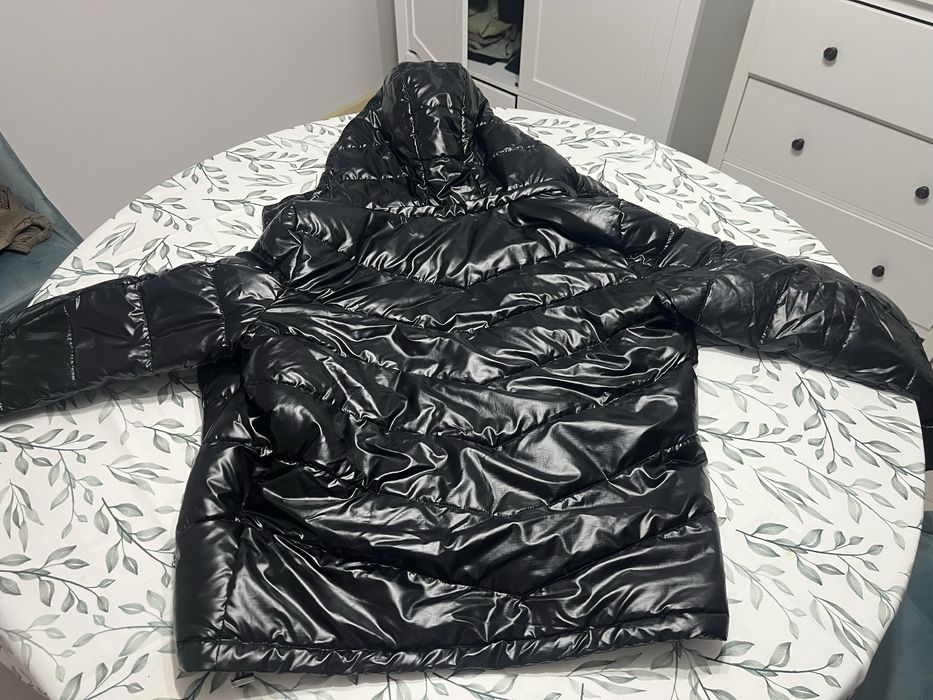 Geaca guess neagra lucioasa