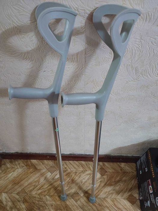 Трость с подлокотником 2 штуки (новые)