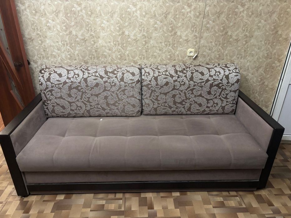 Продается диван в отличном состоянии.