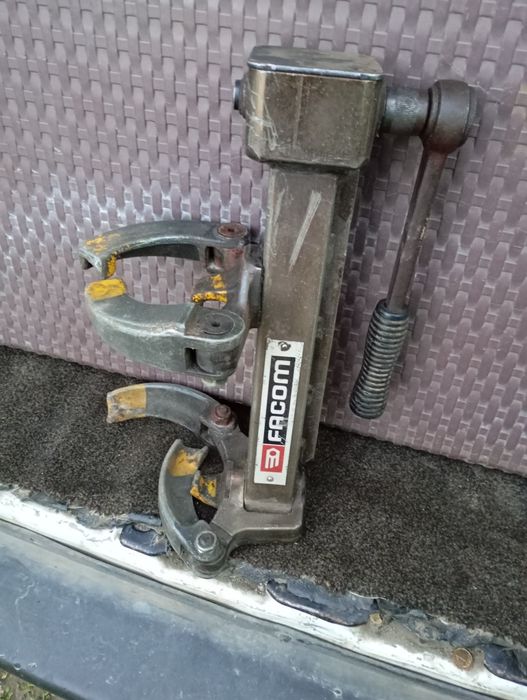 Facom скоба за пружини