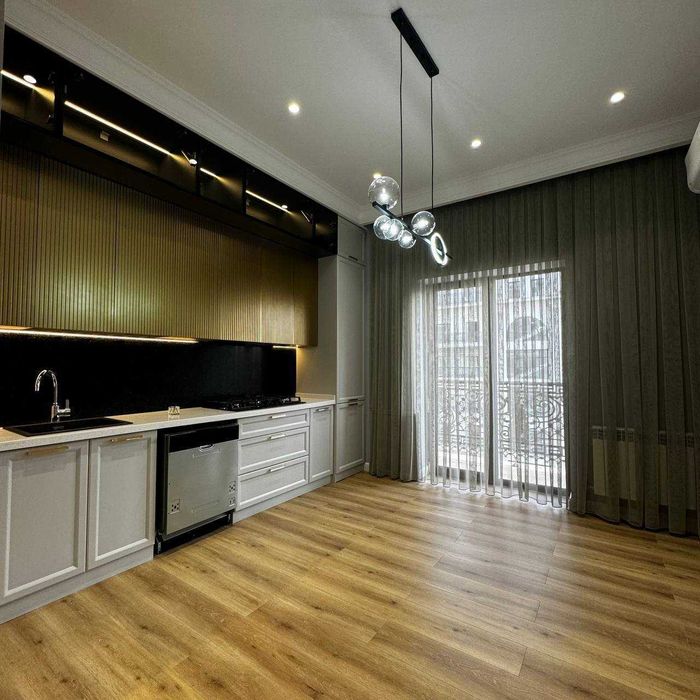 Продаётся 3/7/10
ЖК «Казахстан», ор-р м. Минор, Ц-6 
89 м²