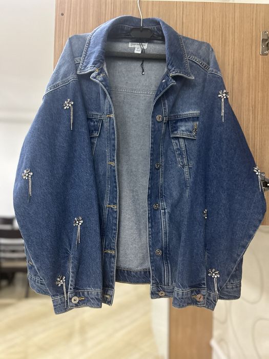 Compleu perfect pentru o iesire cool.