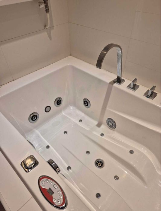 Вана с хидро масаж,светлини и радио музика