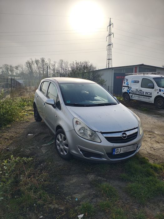 Opel CORSA D, 1.2 benzină, 2009, motor defect.