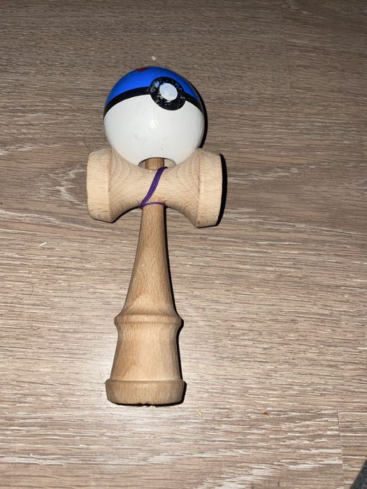 Vând kendama cu bila de la usa