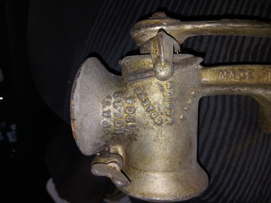 Masina de tocat carnea anul 1904