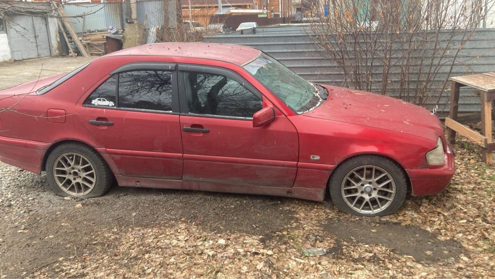 Продам легковую машину