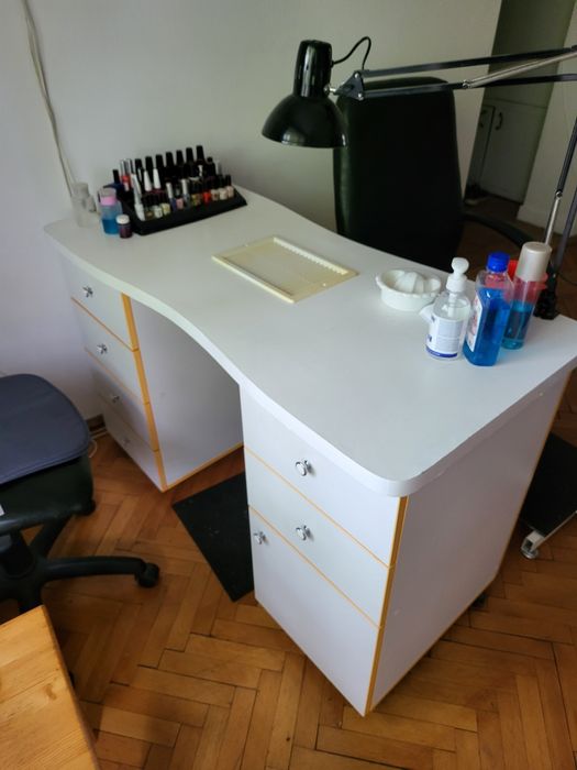 Masa manichiura  cu loc aspirator
