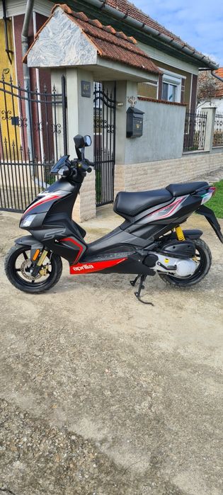 Vând Aprilie sr 50 Factory 2300 KM