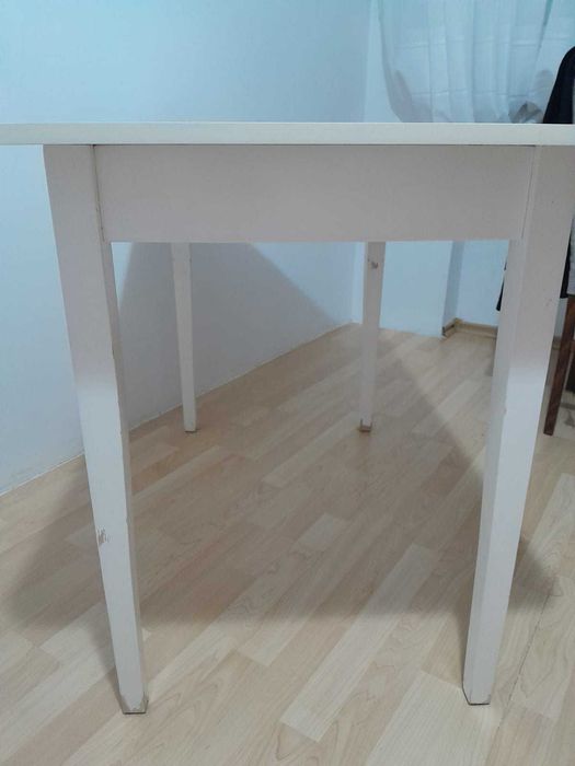 Продаётся деревянный стол