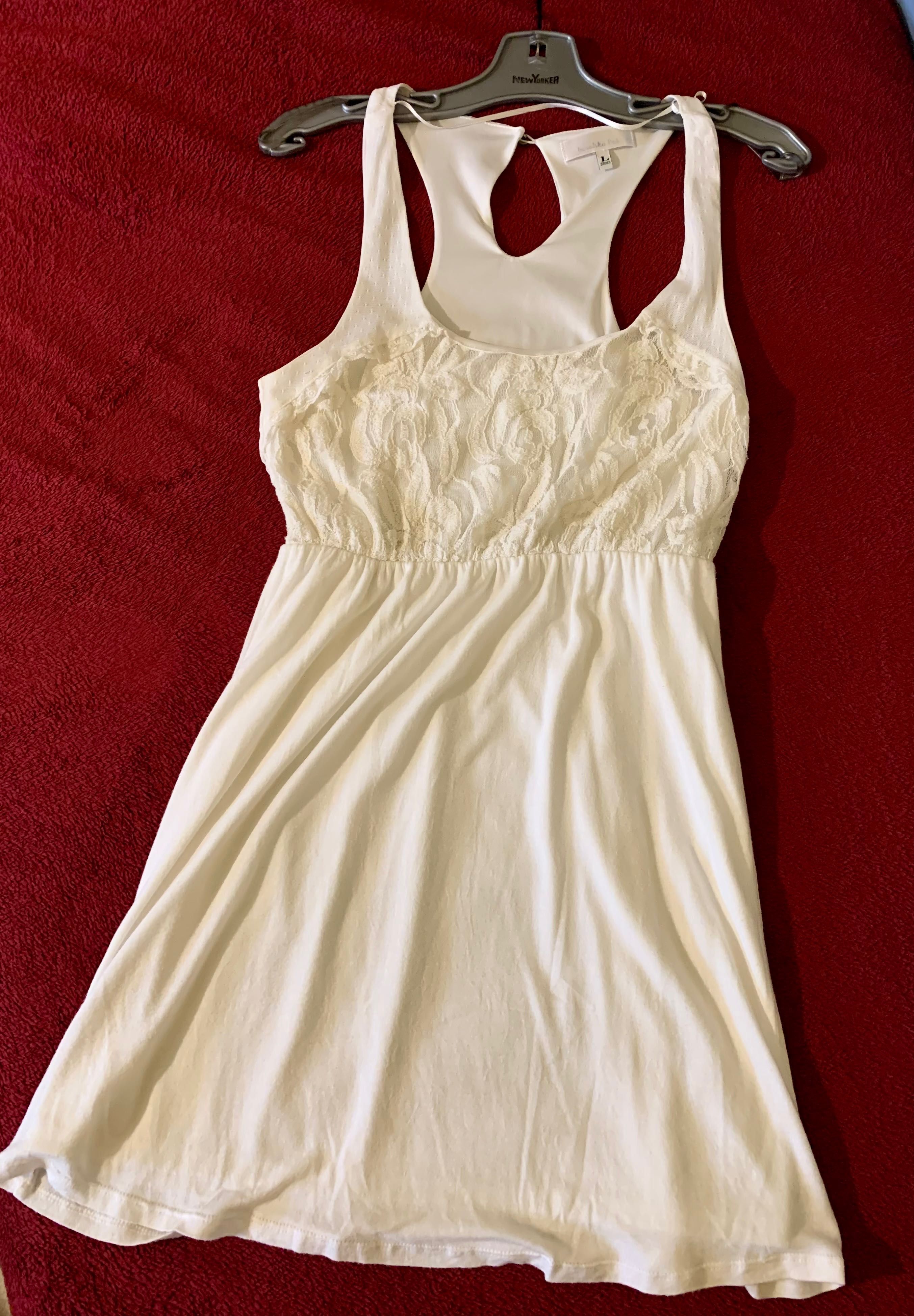 Лятна бяла рокля на Bershka