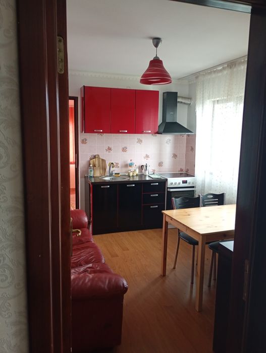 Închiriez apartament la vila.