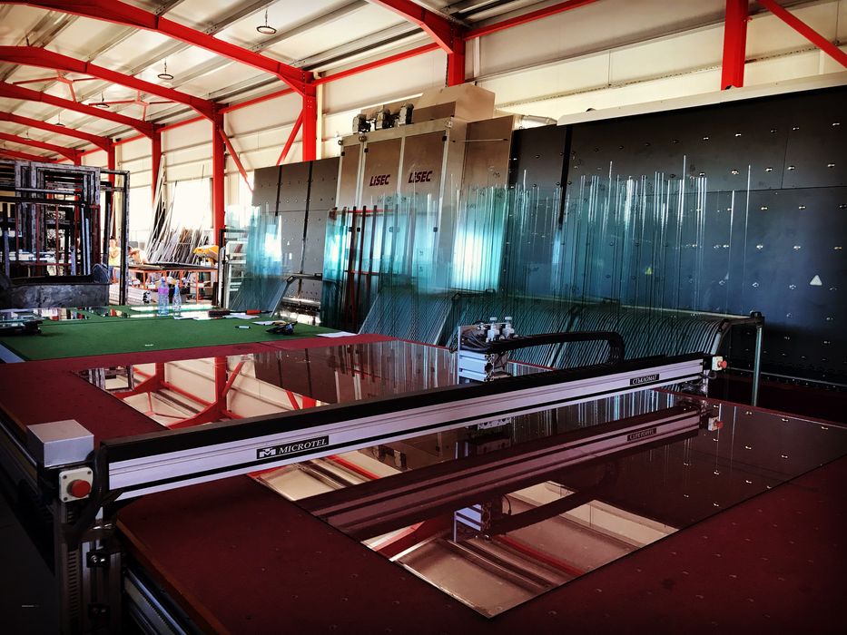 Cnc маса за рязане на стъкло