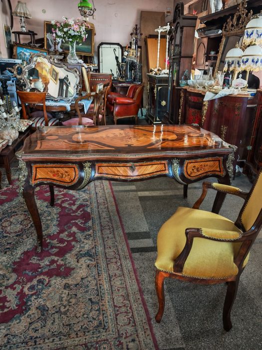 Уникално антикварно Бюро със стол