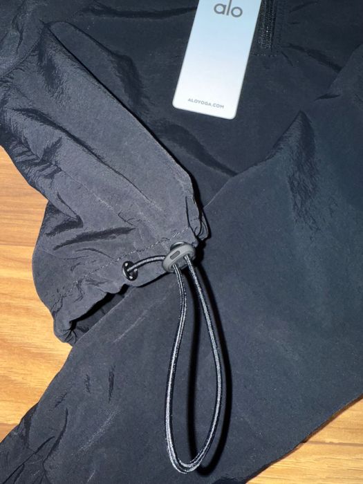 Съкратен пуловер Alo Yoga, оригинален, нов